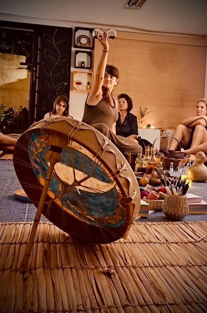 Círculo de mulheres em roda de conversa na Casa Pulsar