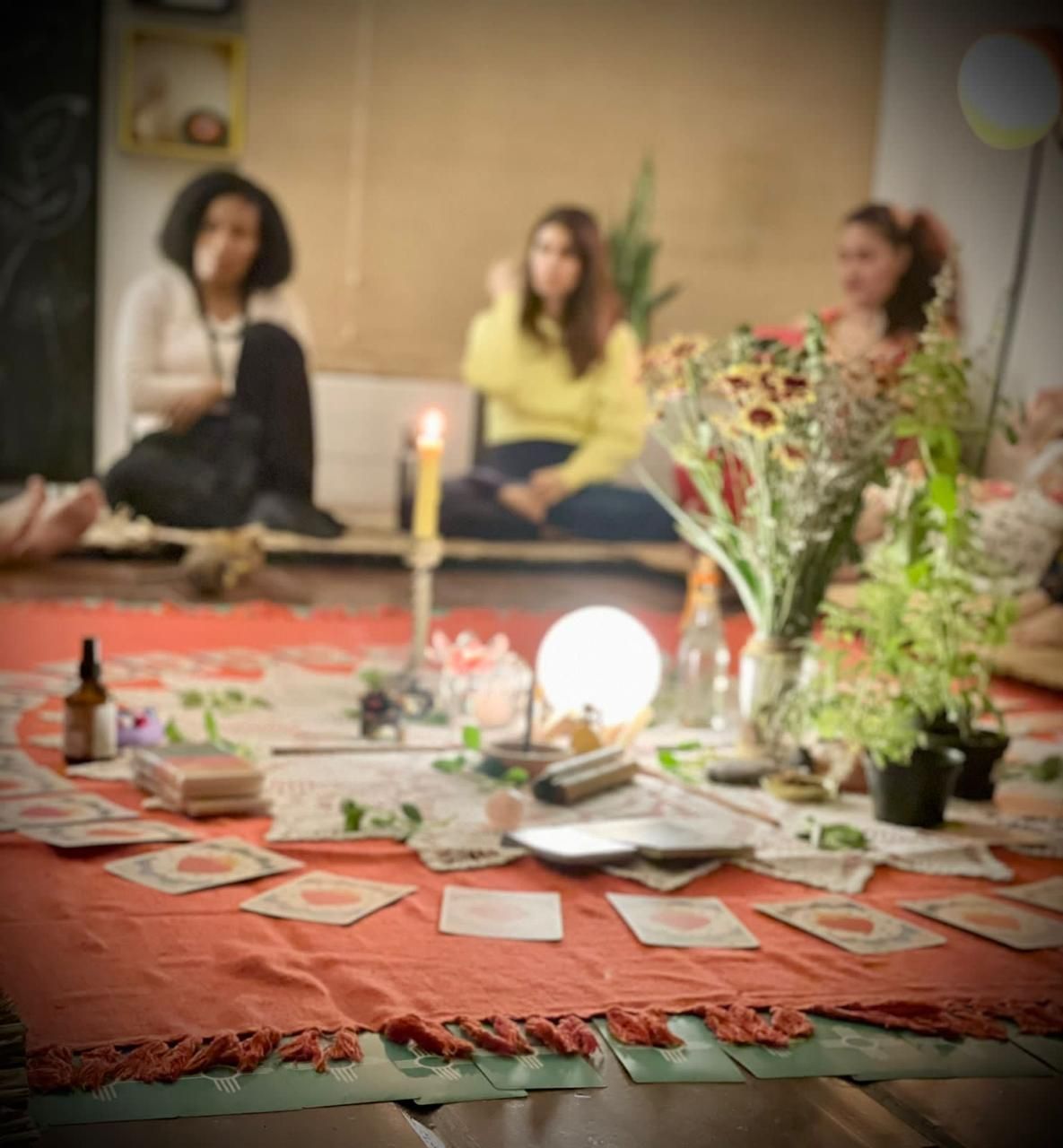 Círculo de mulheres em roda de conversa na Casa Pulsar