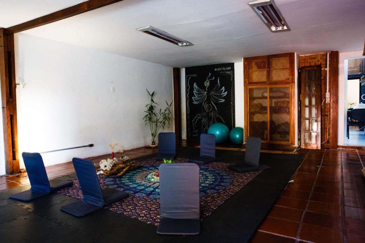 Sala GAIA - sala de práticas e grupos na Casa Pulsar
