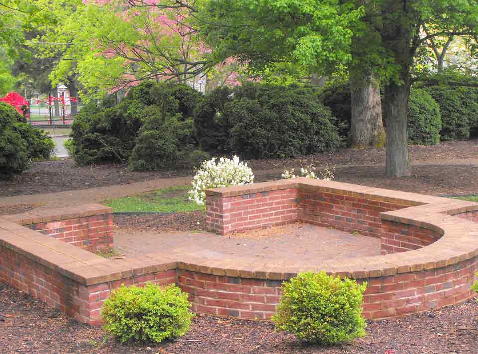 brick seating - landscape architecture in Tri-Cities VA & TN, Virginia & West Virginia