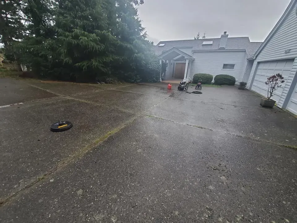Pressure washing in Bellingham driveway