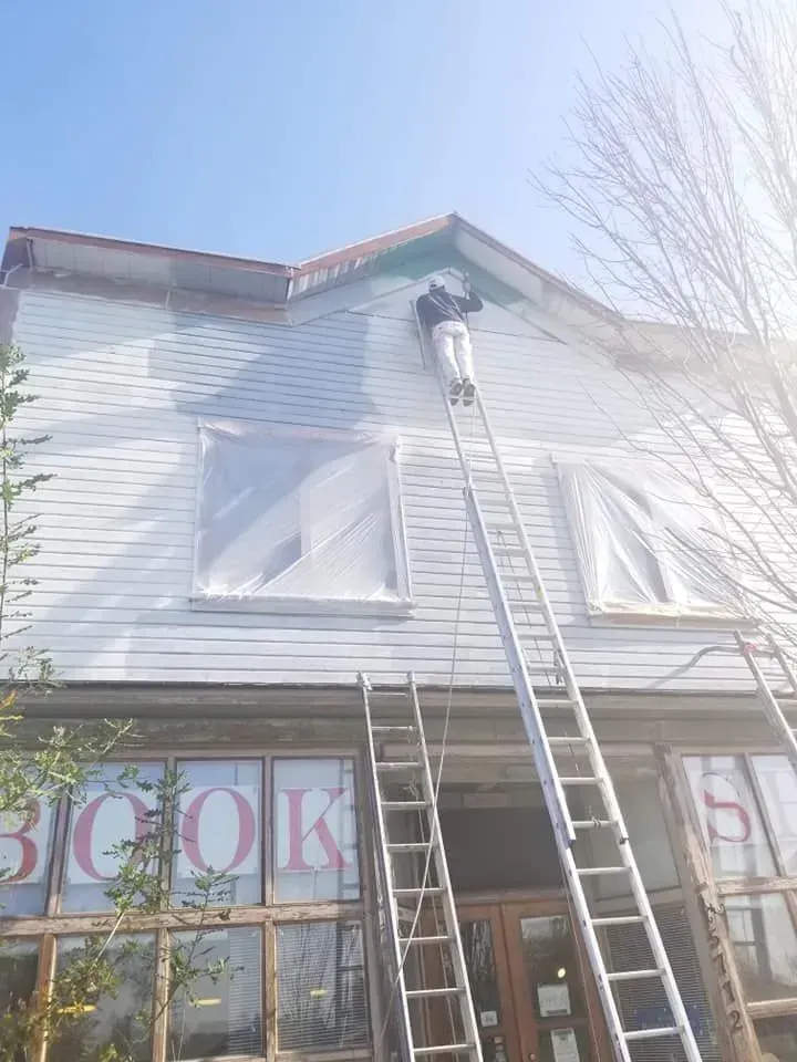 Photo of Bellingham contractor painting house white