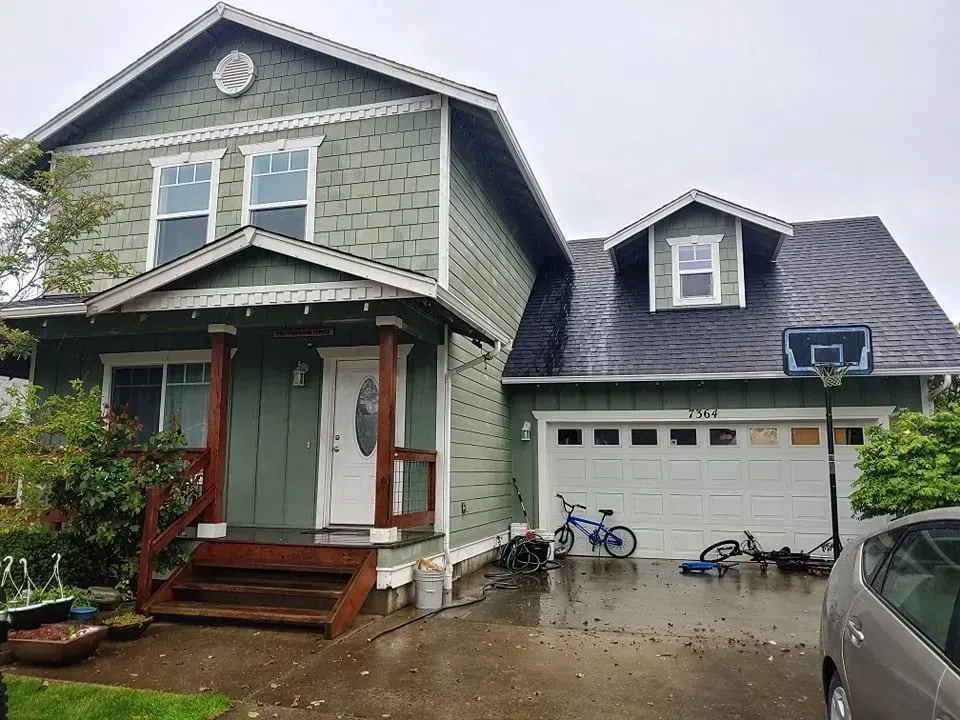 Bellingham house freshly painted by contractor