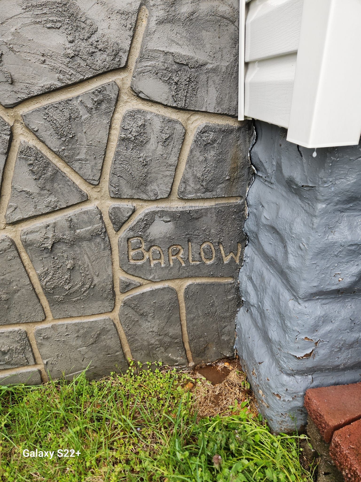 A stone wall with the word barlow written on it.