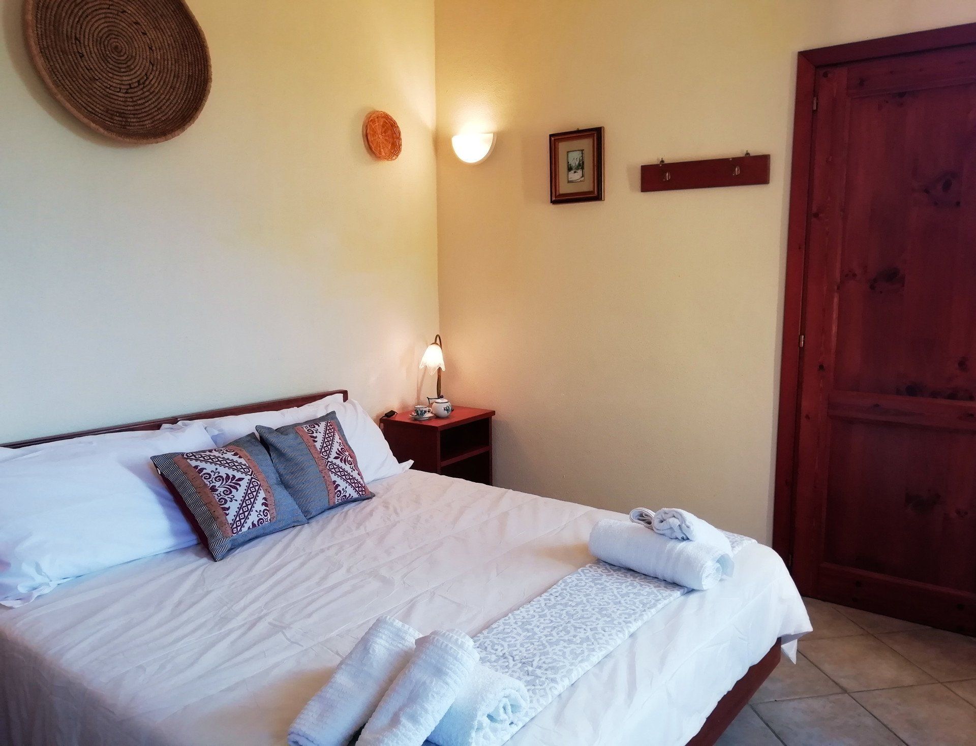 camera con letto matrimoniale