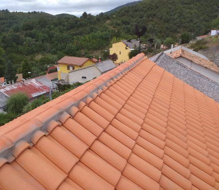 montaje de tejados de tejas en jaca, huesca