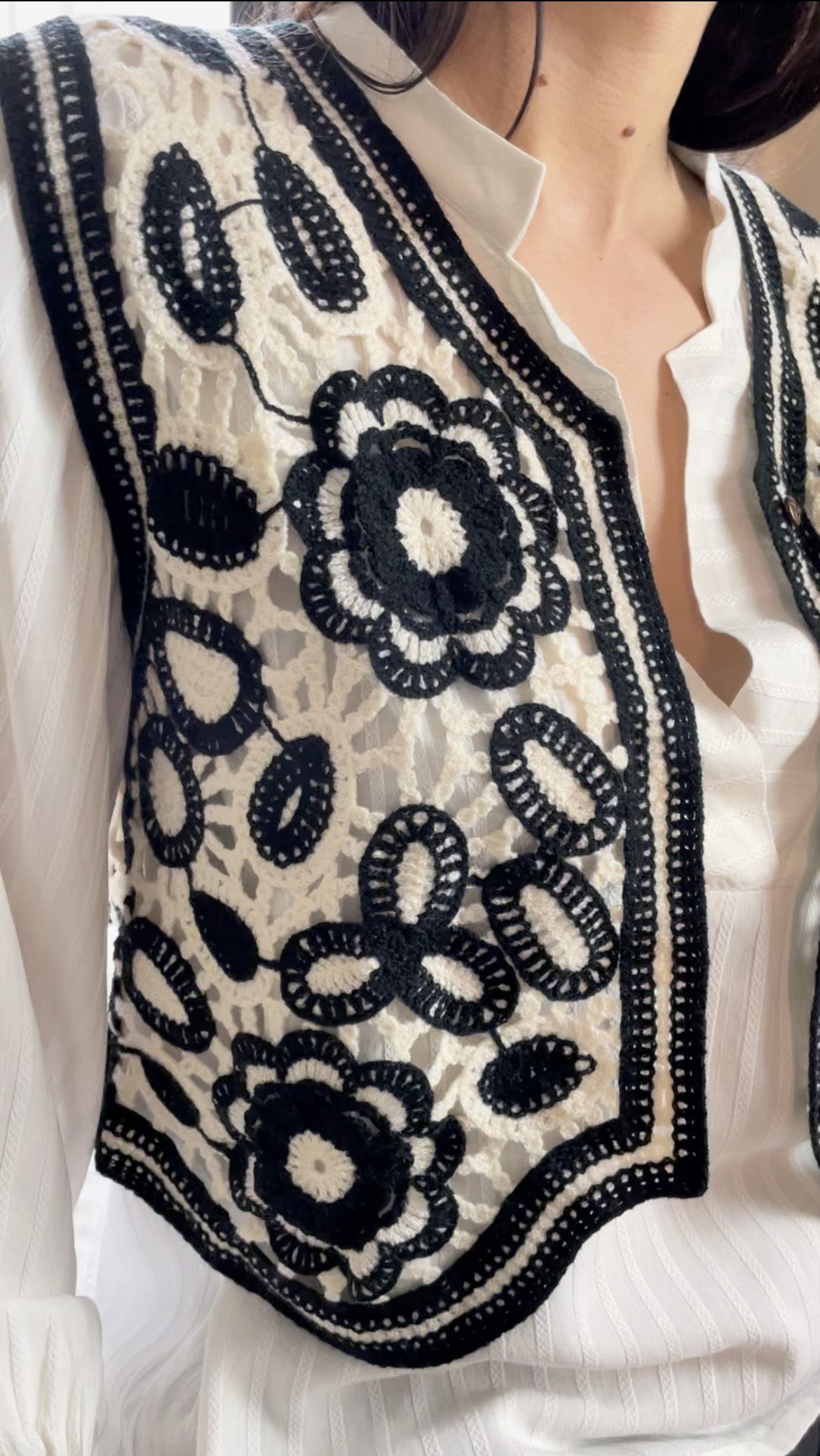 Blouse April, gilet Cadix, pantalon Noa
