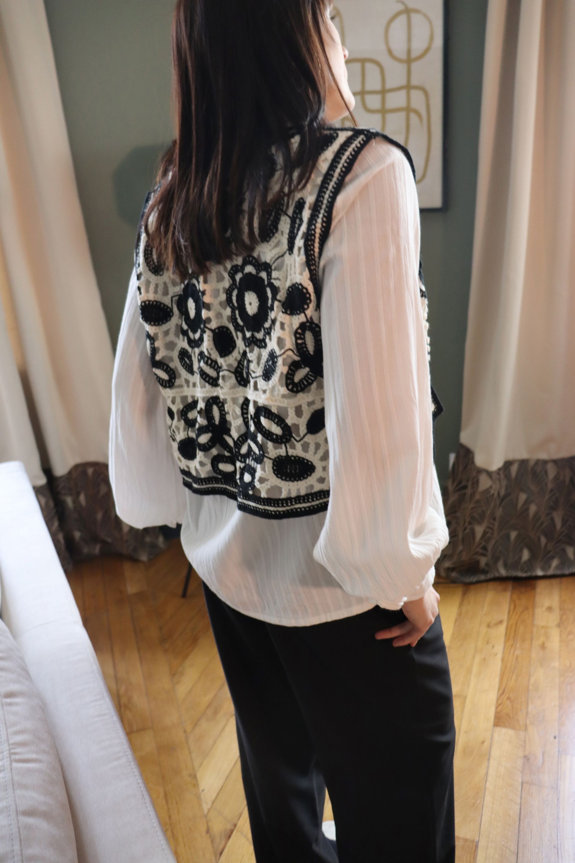 Blouse April, gilet Cadix, pantalon Noa