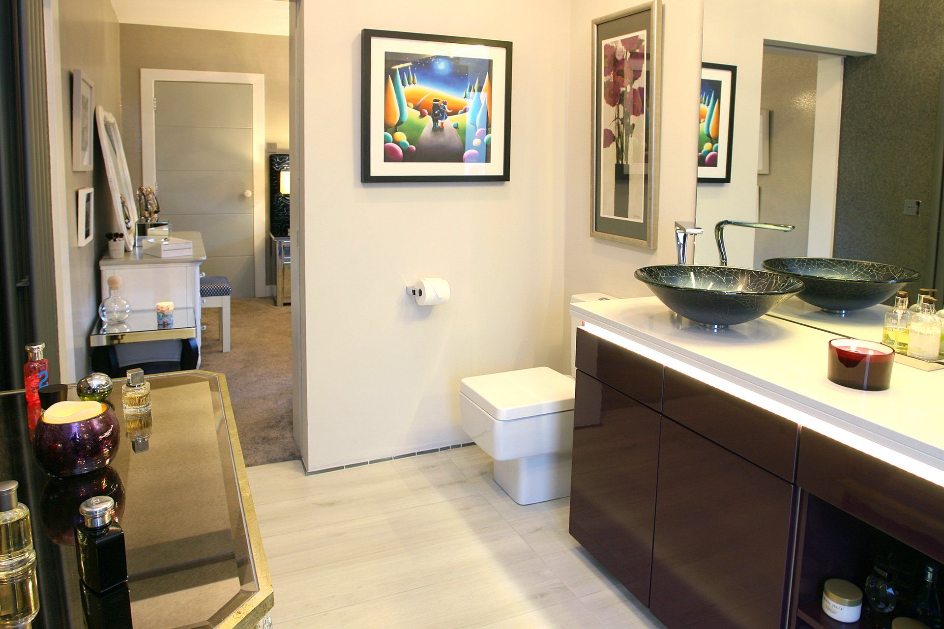 A bathroom with two sinks and a toilet