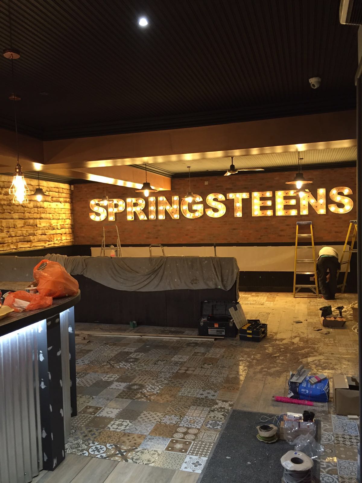 A room with a sign that says springsteens on it