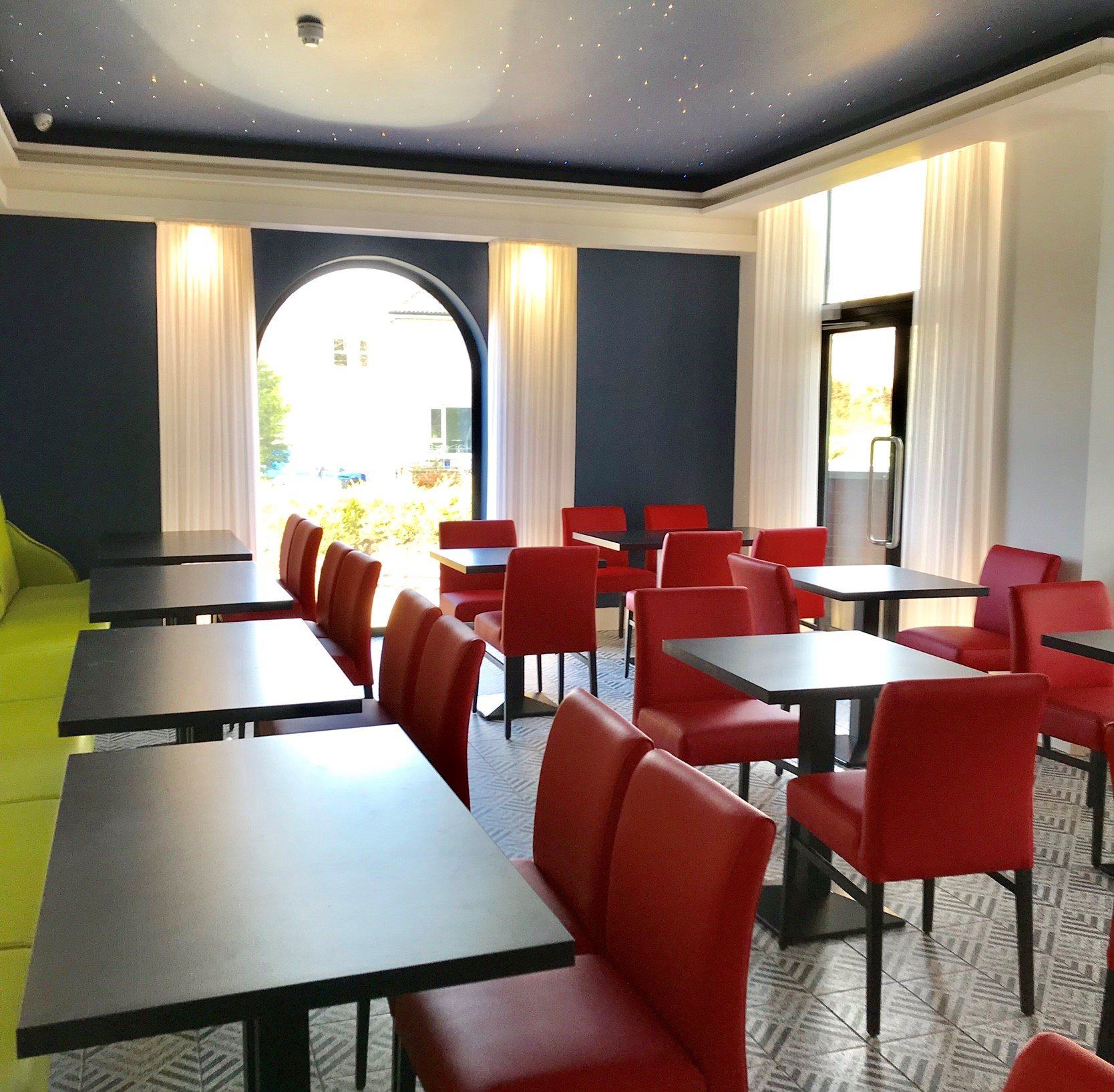 Contract Curtains Pillar Restaurant 7