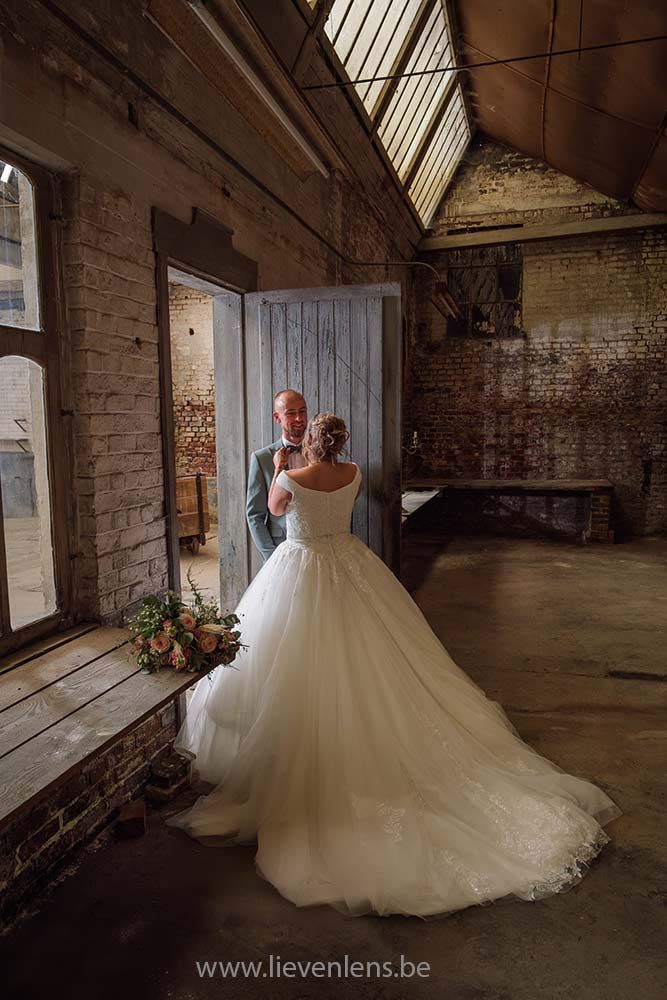 Binnenlocatie trouwfoto's lieven lens