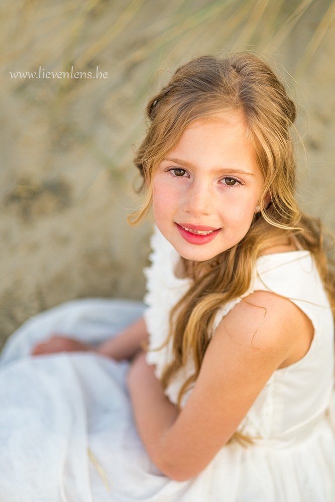 communiefoto meisje zee strand duinen sfeer
