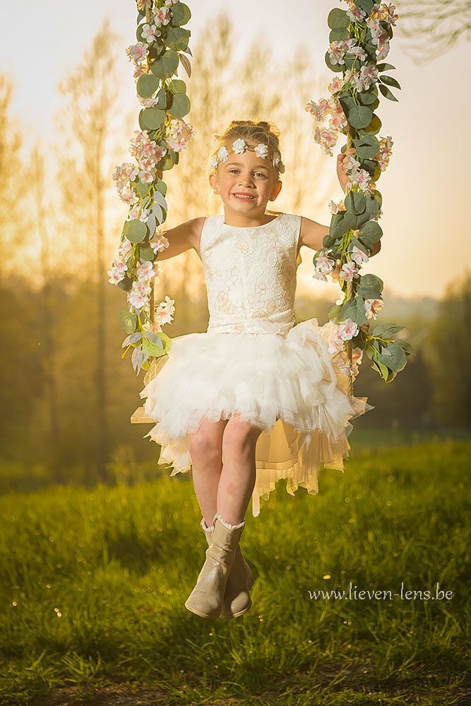 Mooie creatief communiefoto's in de natuur