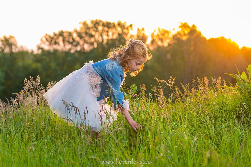 communiefoto meisje in de natuur