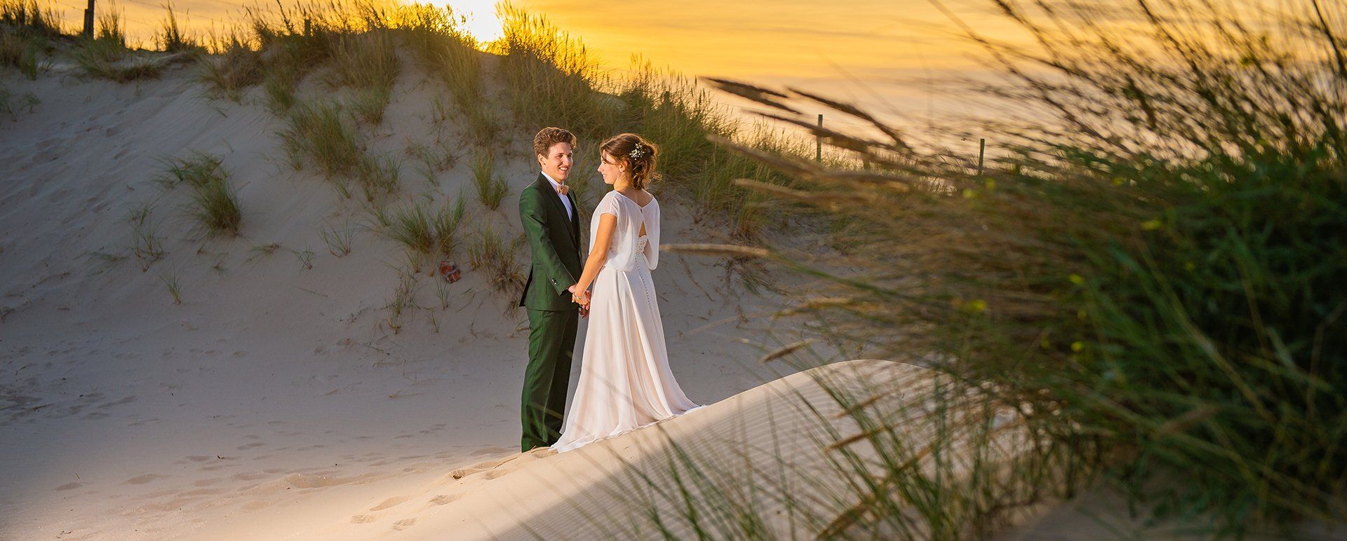trouwen aan zee gouden uur