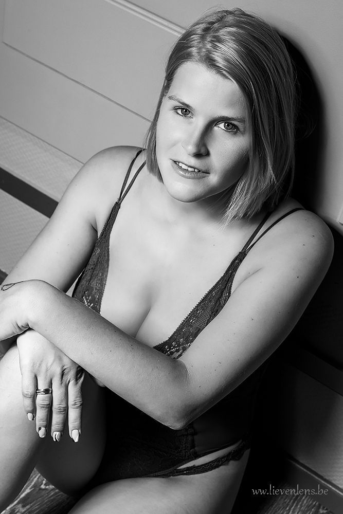 Boudoir zwart wit foto