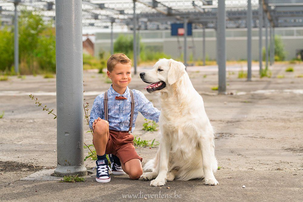jongen hond communiefoto