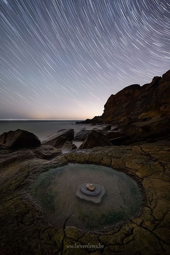 Dragon eye met startrails