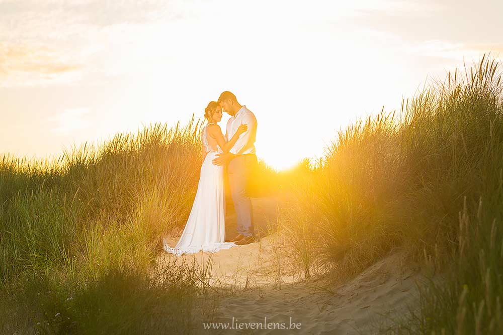 Trouwfoto aan de zee voorbeeld