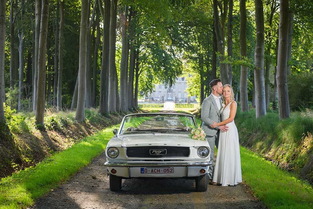 Witte mustang trouwfoto's lieven lens