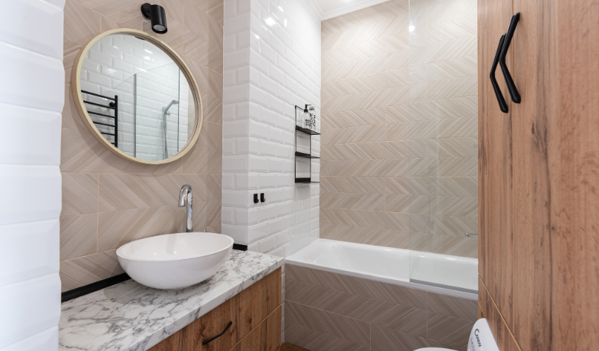 A bathroom with a sink , toilet , bathtub and mirror.
