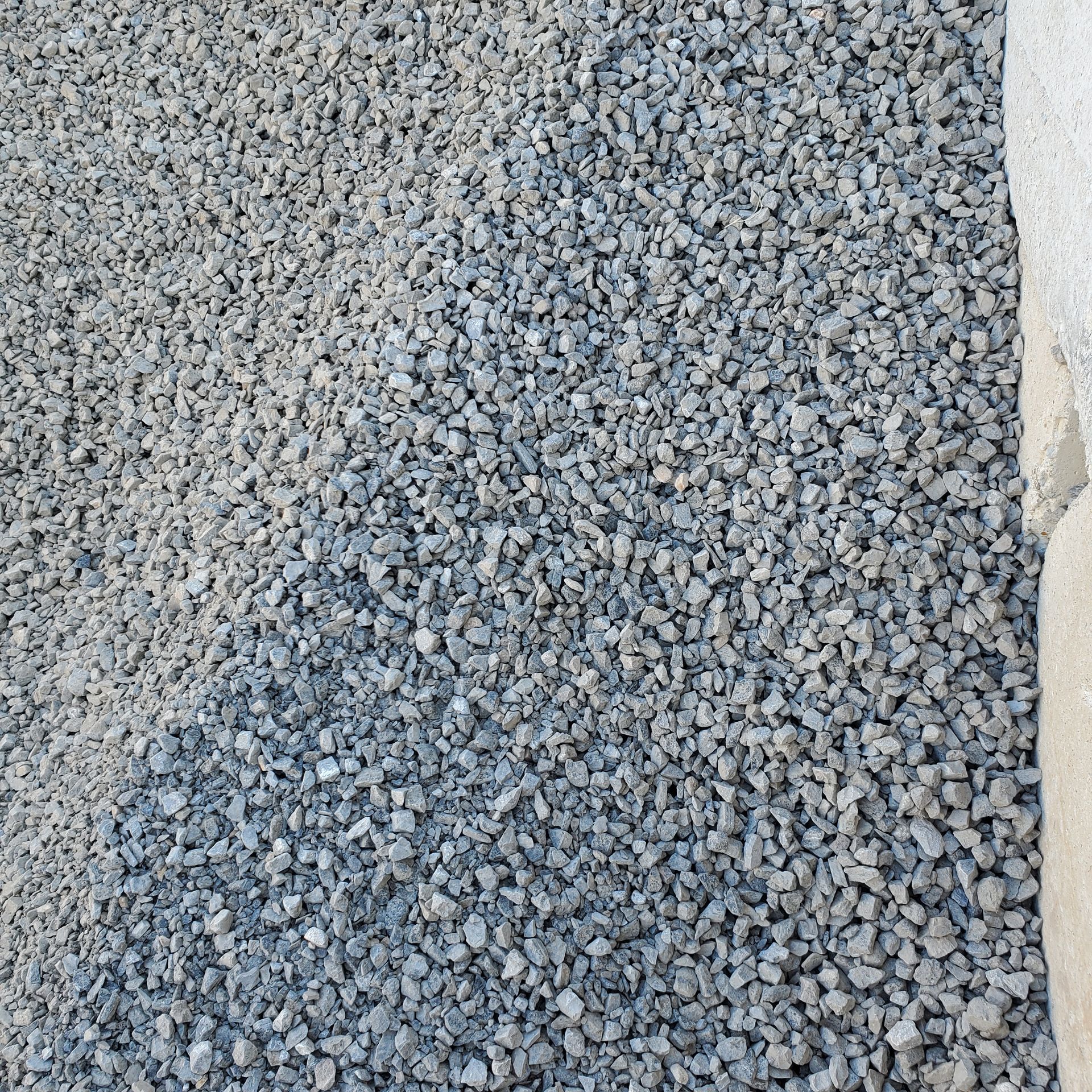 Affordable Black Tejas Gravel for Large Landscaping Projects