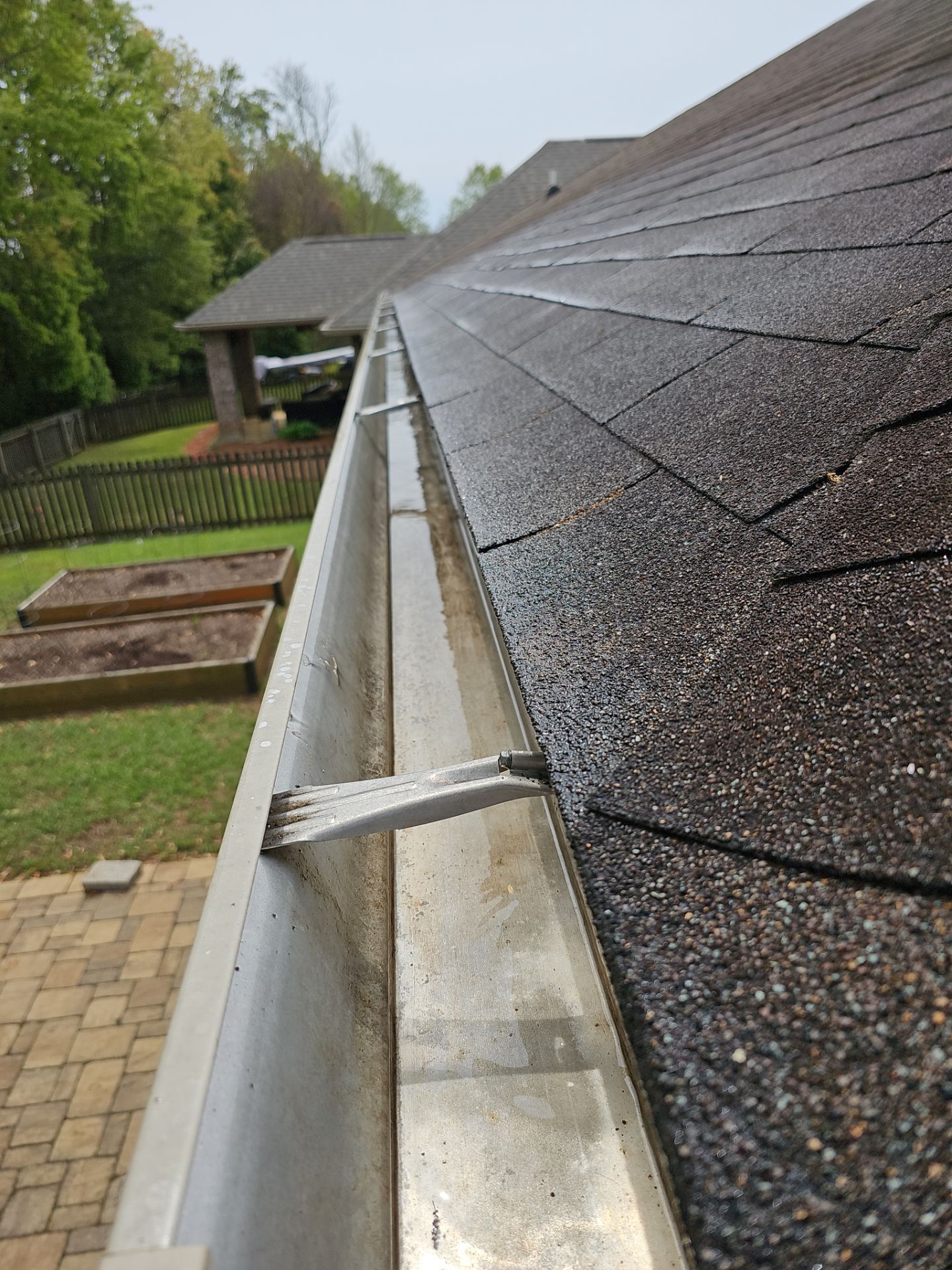 Gutter cleaning, gutter brightening, leaf removal