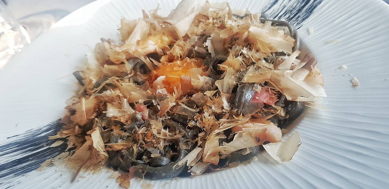 Piatto con katsuoboshi