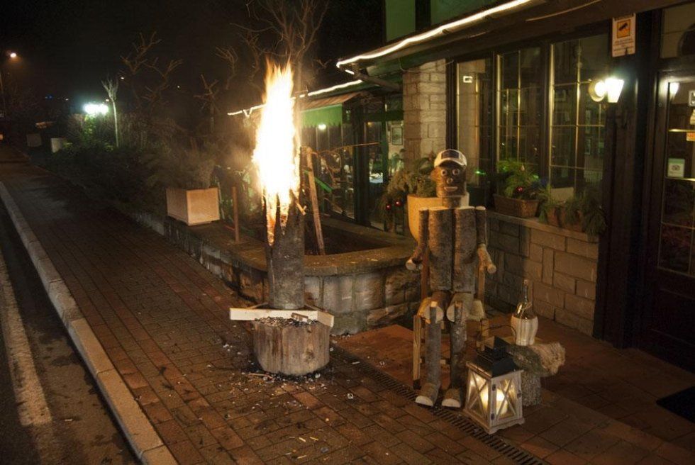 Illuminated sculpture