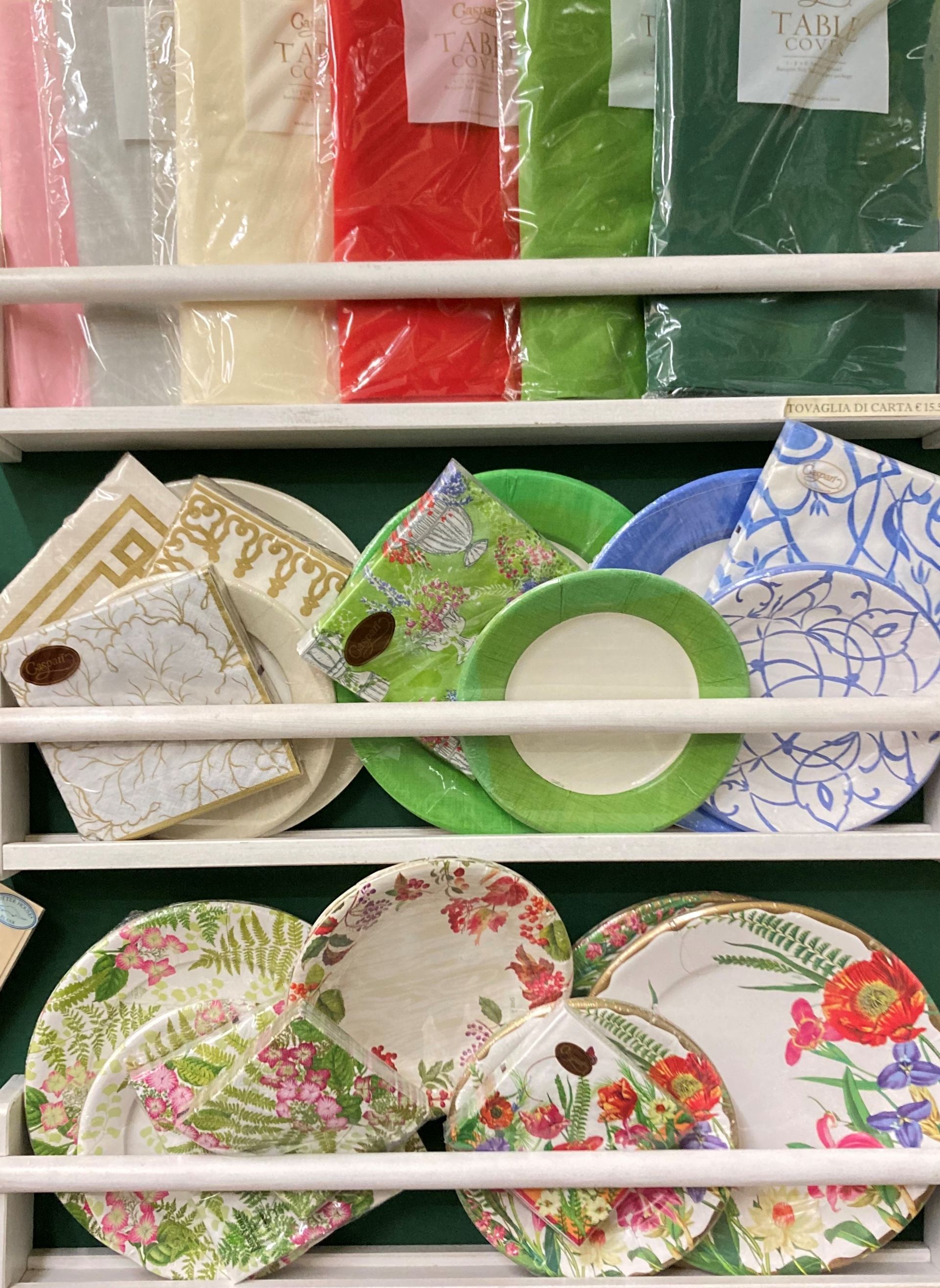 tovagliato di carta, piatti di carta