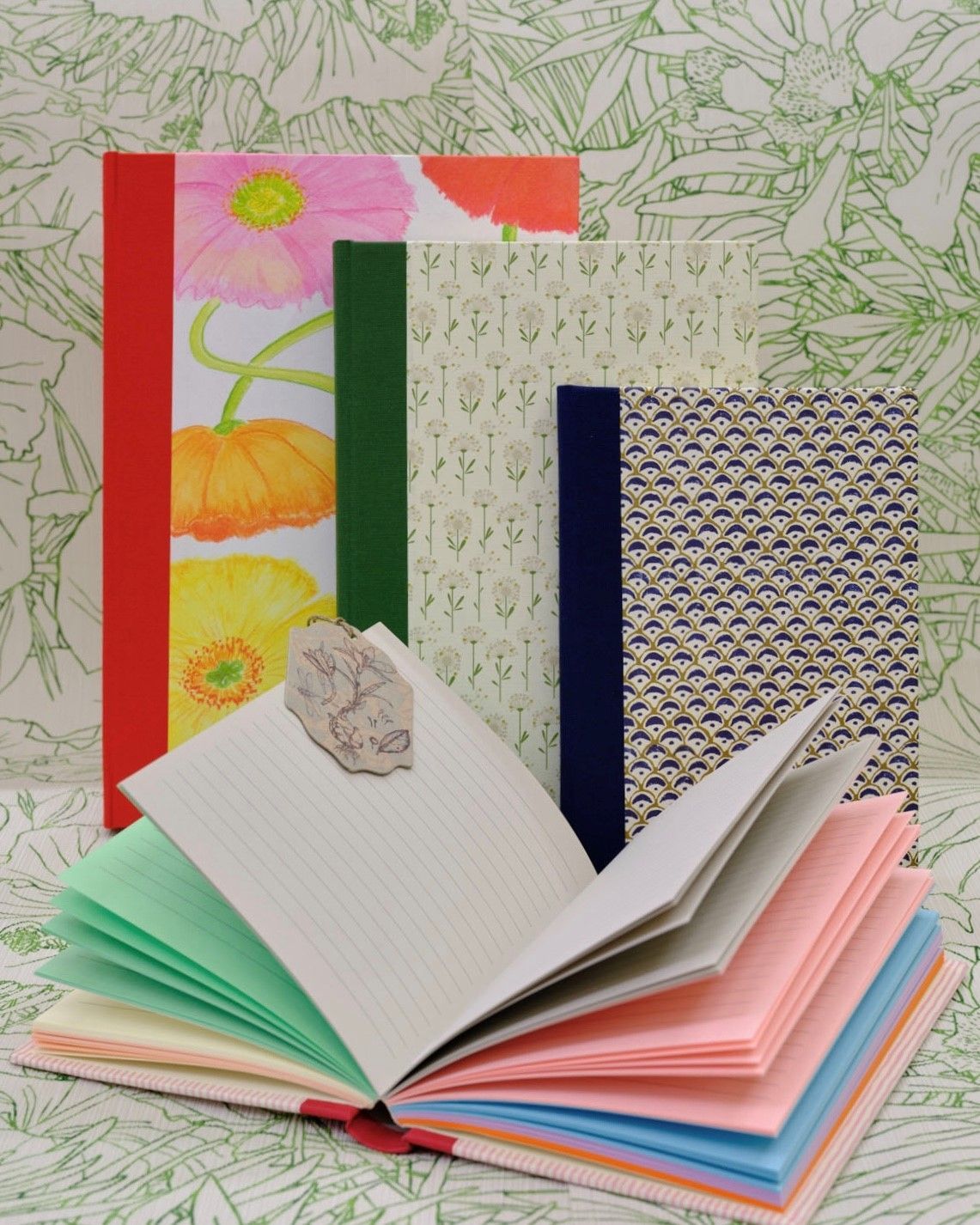 Scatole a libro con carta da lettere