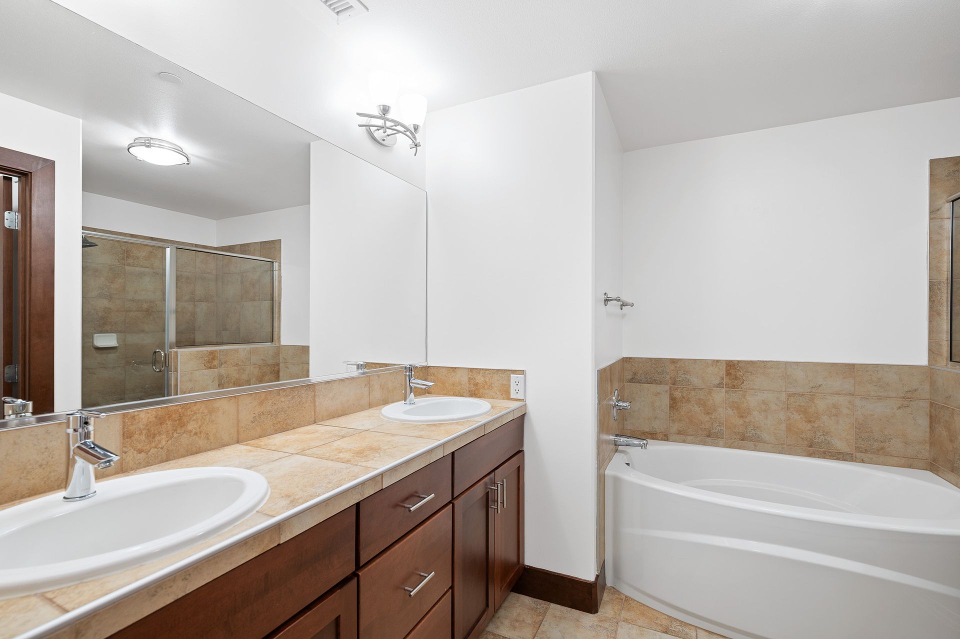 photo of dual-sink counter