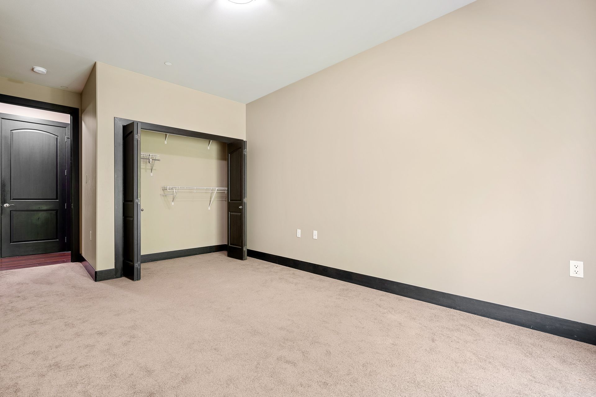 Photo of a large room with a wide closet