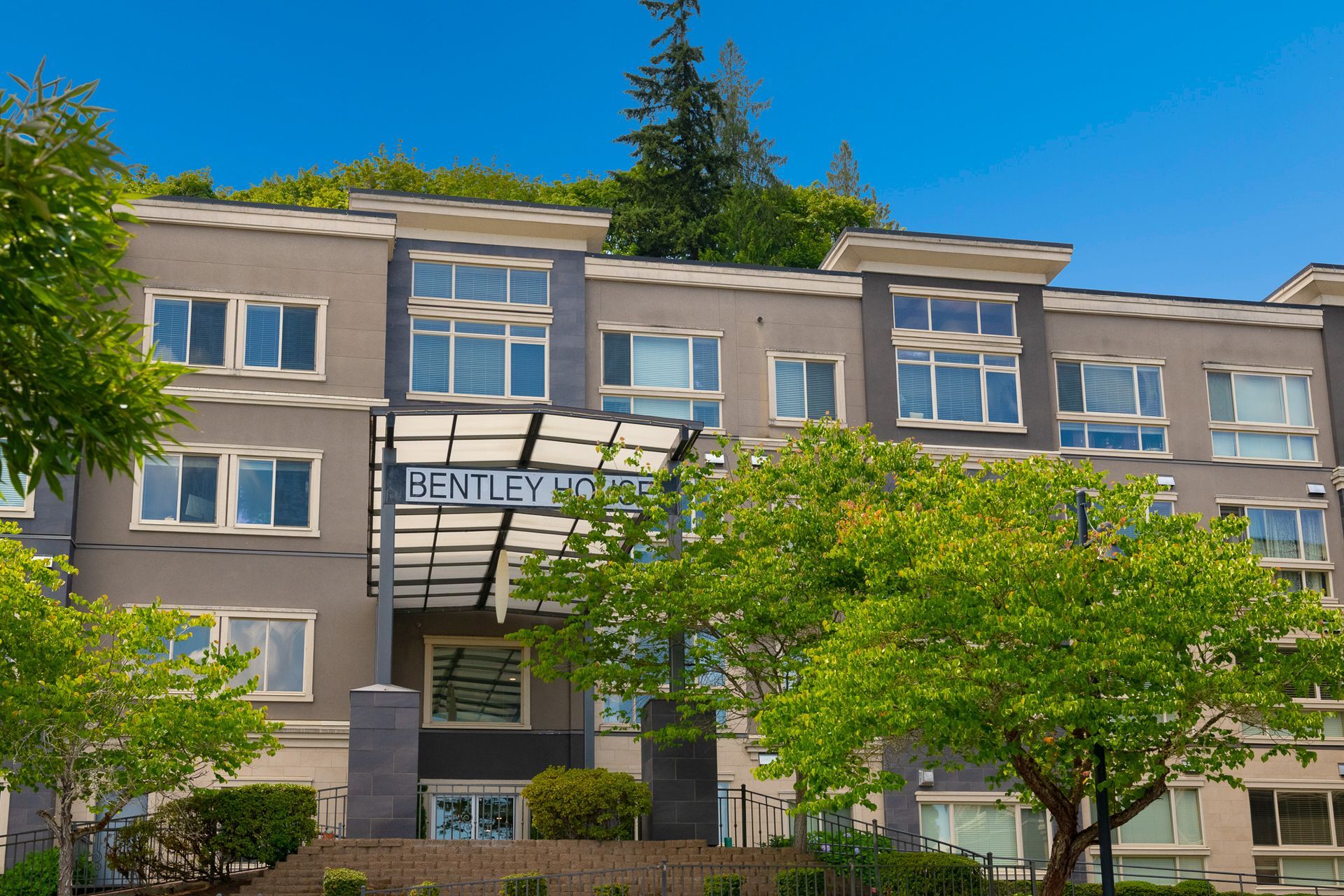 Photo of the building, seen from the angle approaching the entrance