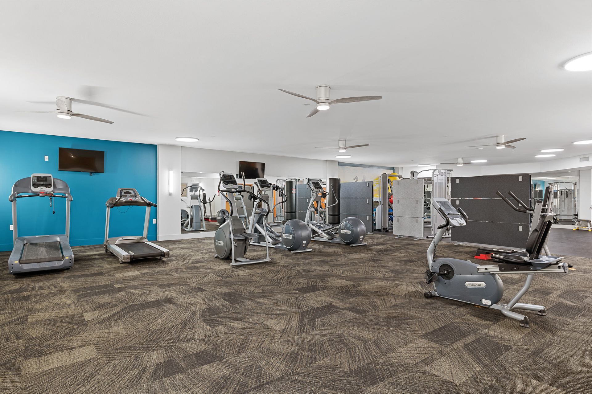 Photo of the gym, featuring various kinds of equipment