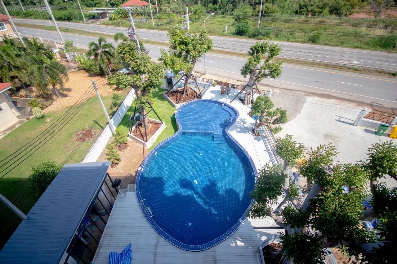 NaCare Hotel swimming pool