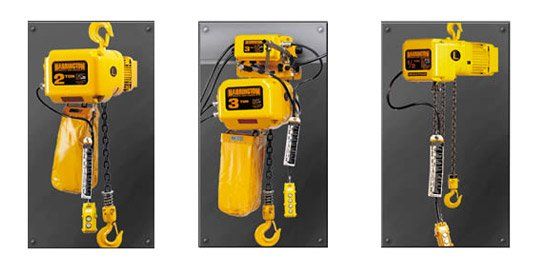 Tres imágenes de un polipasto de cadena amarillo sobre un fondo negro.