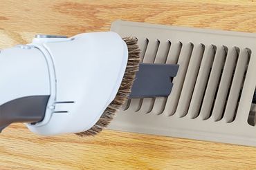 Vacuum cleaning heater floor vent