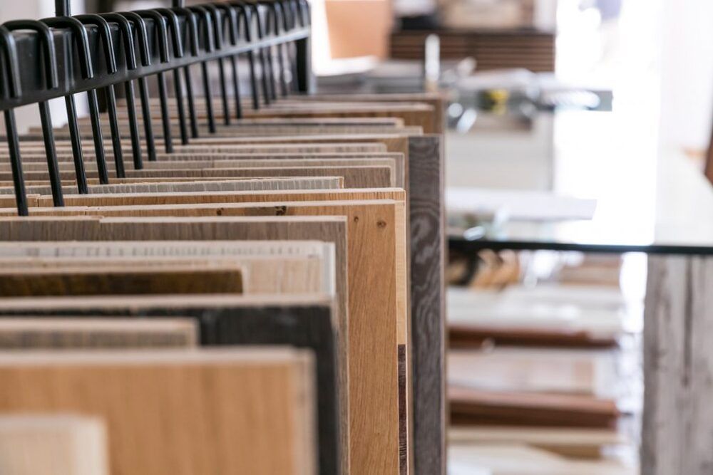 Pavimento con decorazione in legno