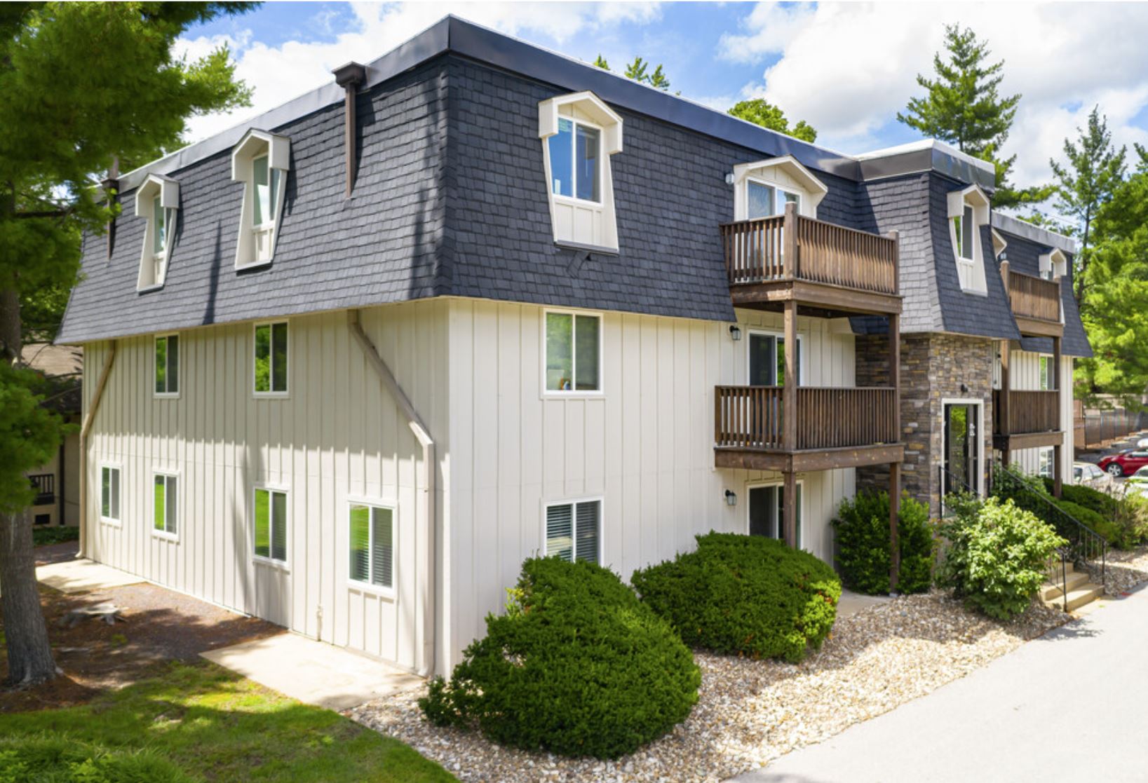 Parkway Apartments Photo Gallery