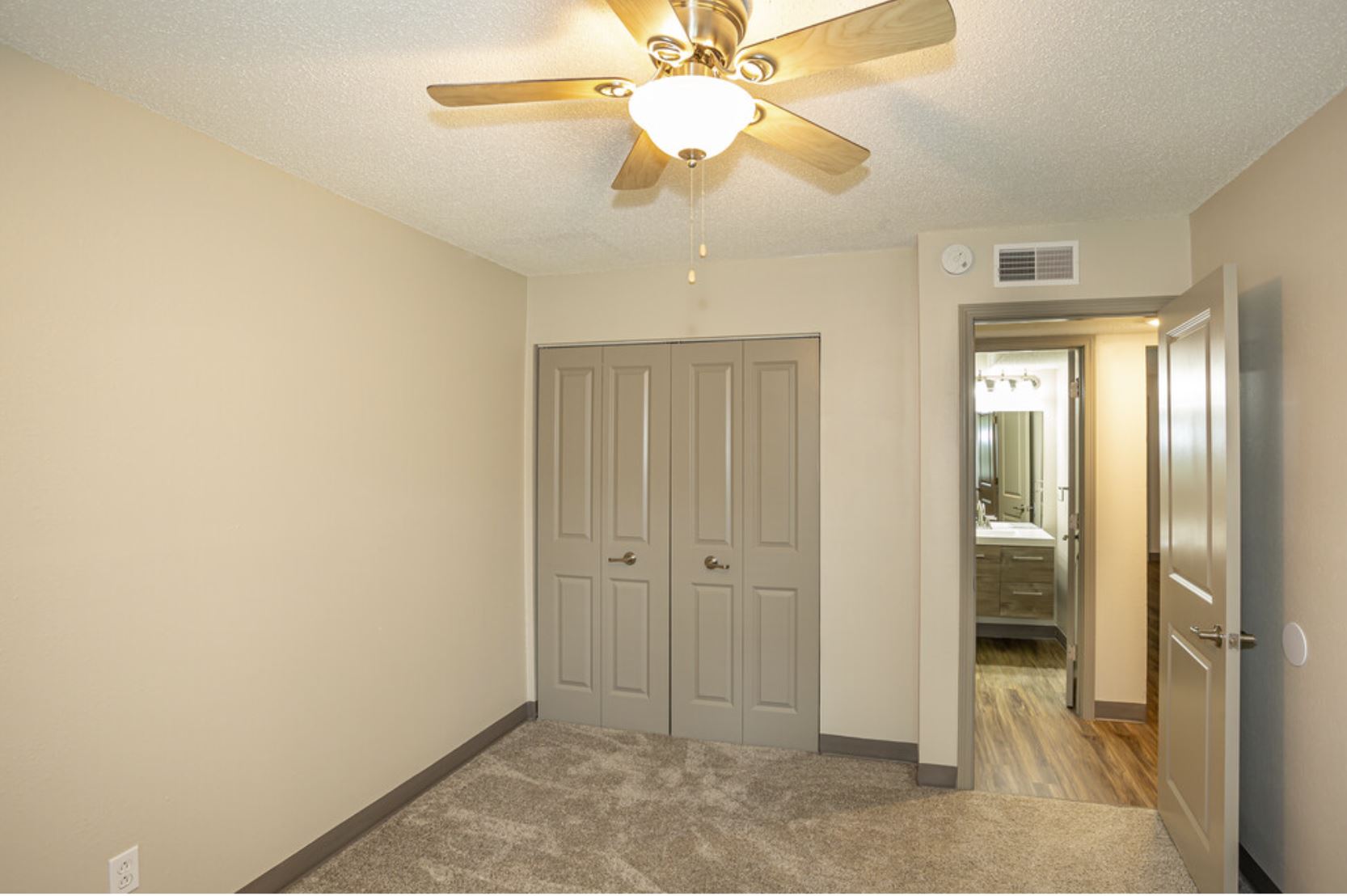 Parkway Apartments Photo Gallery