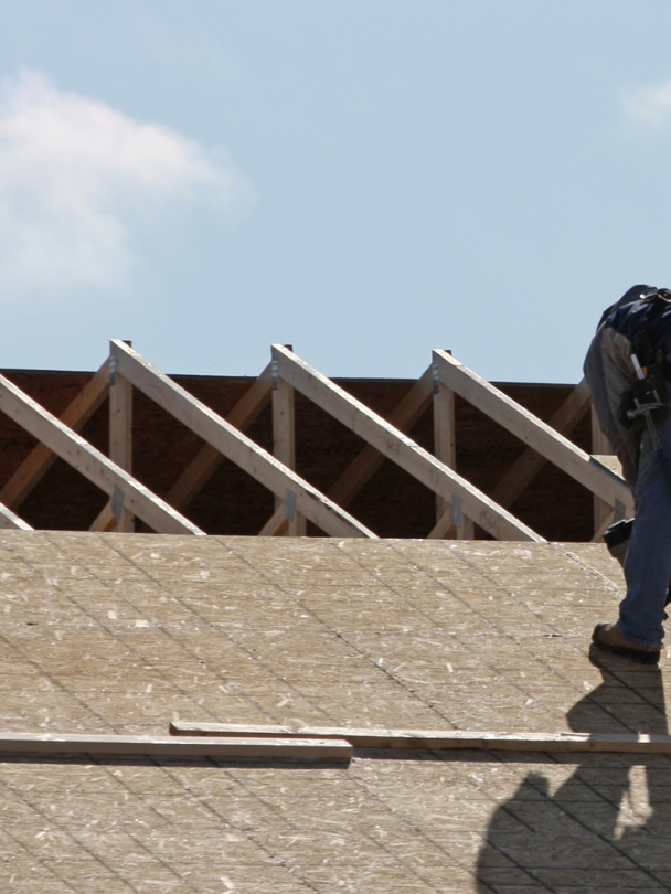 Dakwerker in Gent op dak