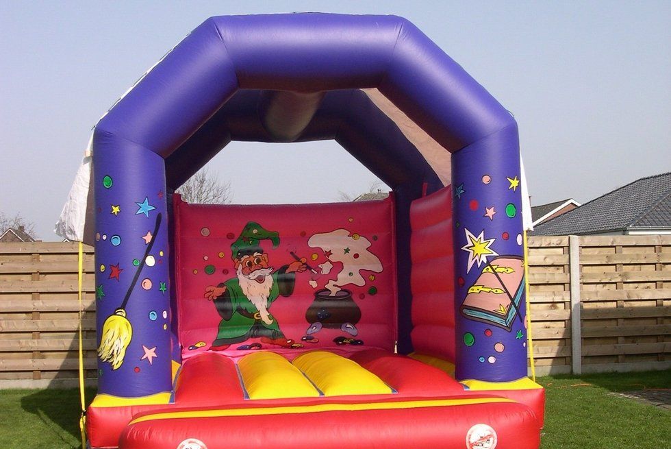 Tovenaar springkasteel