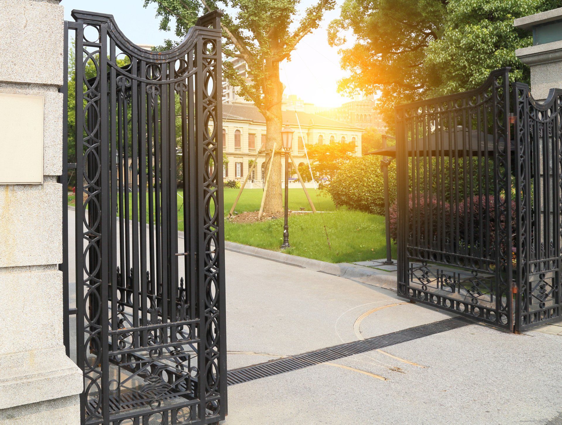 Gray Gate — St. Charles, MO — Alpha Fence Systems