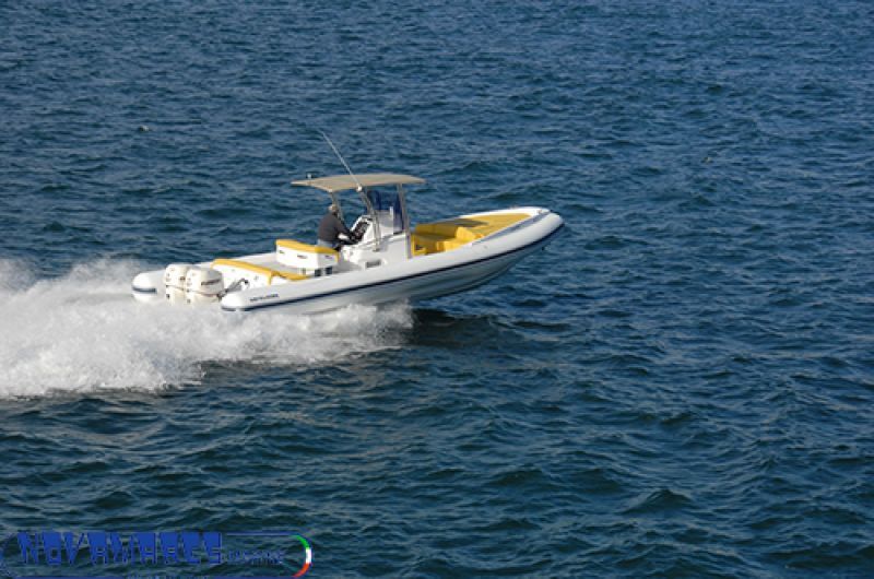 gommone Novamares Nautilus 33 FB in mare