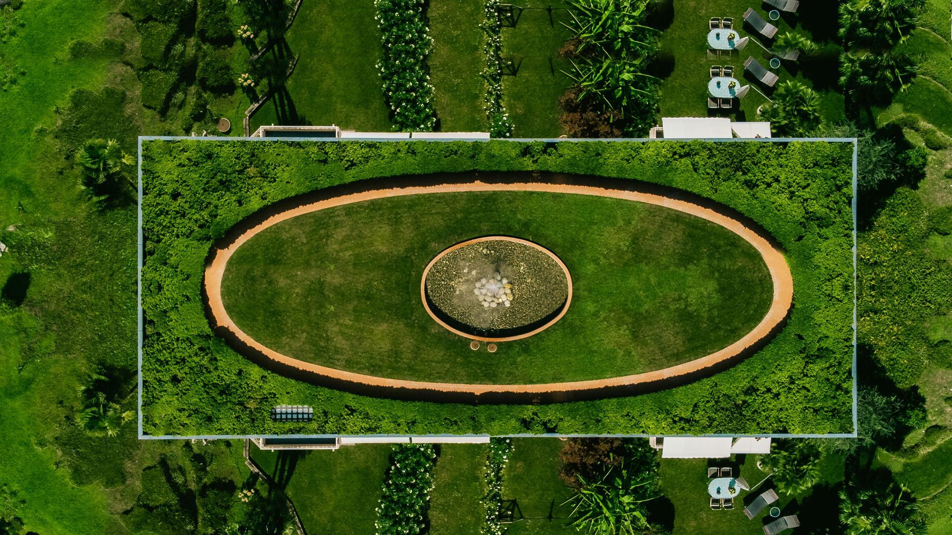 An aerial view of a field with a circle in the middle