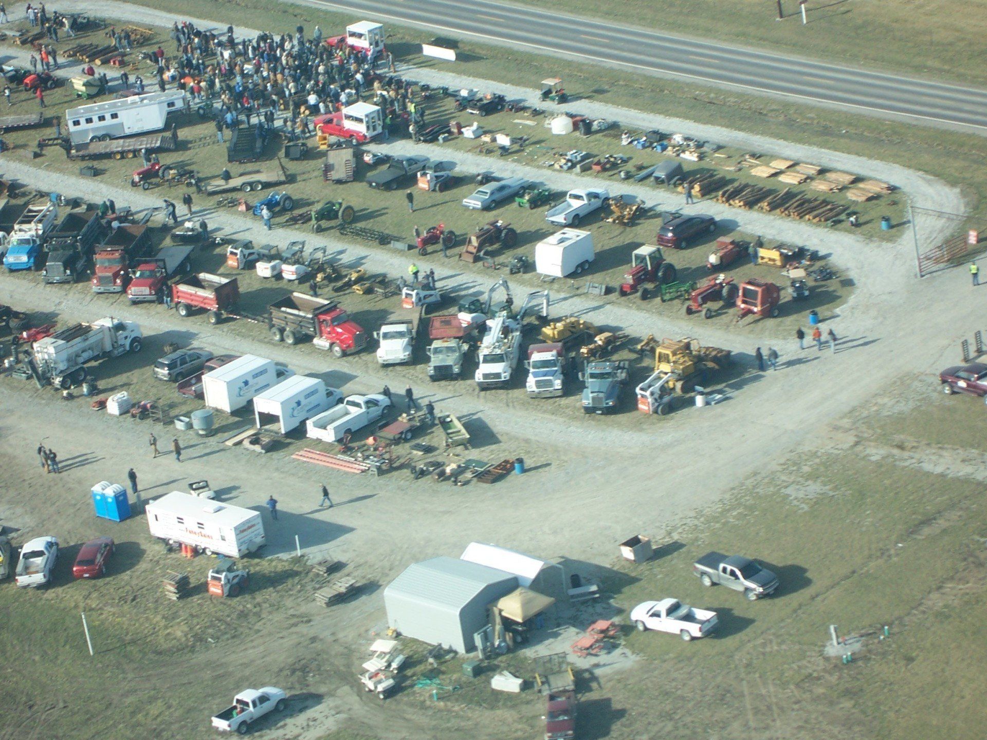 An aerial view of a parking lot full of cars and trucks