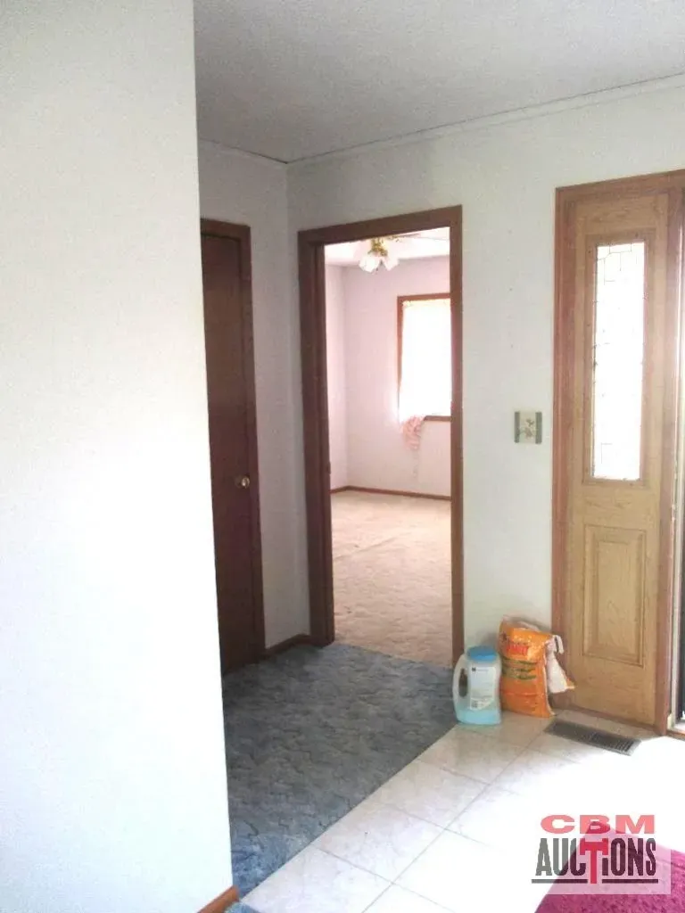A hallway with the word auctions on the wall