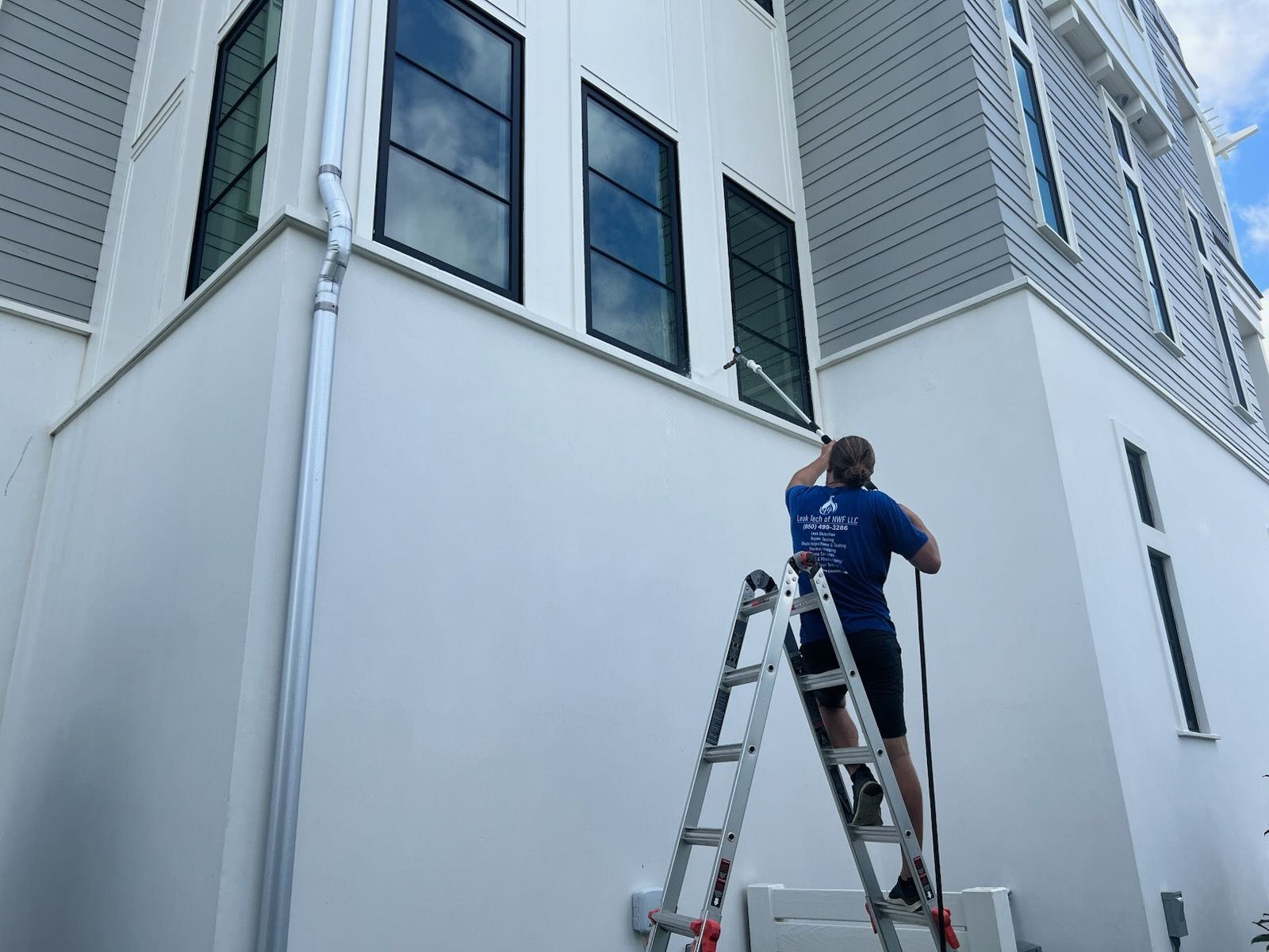 Water leaking from the ceiling 
